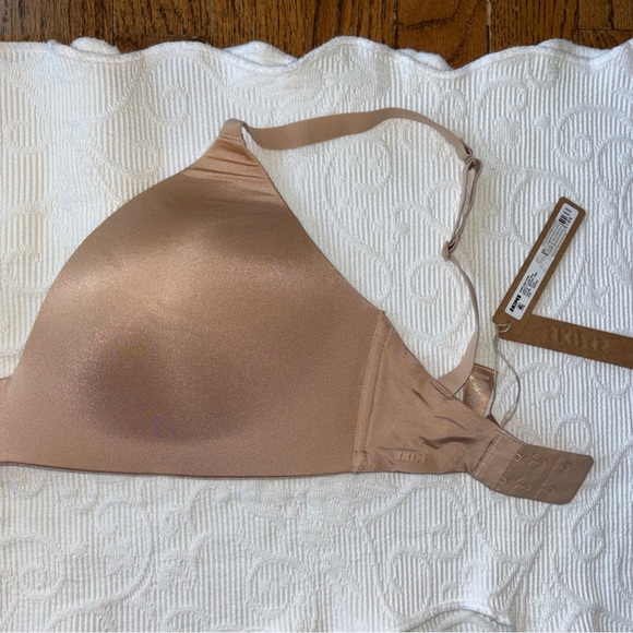 Skims Lightly Lined Wireless Form Bra‎ Size 32DDDD In Nude NWT - Picture 13 of 16